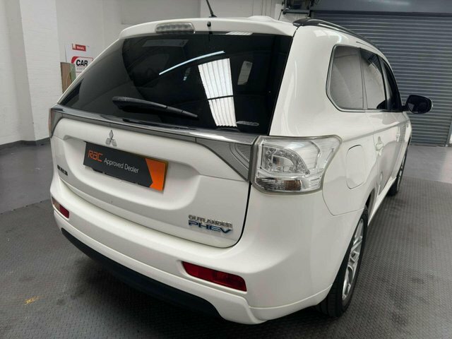 Mitsubishi Outlander 2.0 Outlander Gx 4H Phev 4Wd White #6