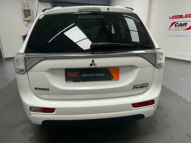 Mitsubishi Outlander 2.0 Outlander Gx 4H Phev 4Wd White #5