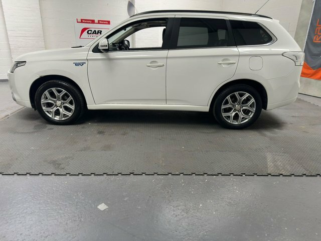 Mitsubishi Outlander 2.0H 12Kwh Gx4h Suv Plug-in Hybrid Cvt White #3