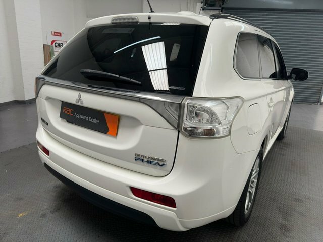 Mitsubishi Outlander 2.0H 12Kwh Gx4h Suv Plug-in Hybrid Cvt White #6