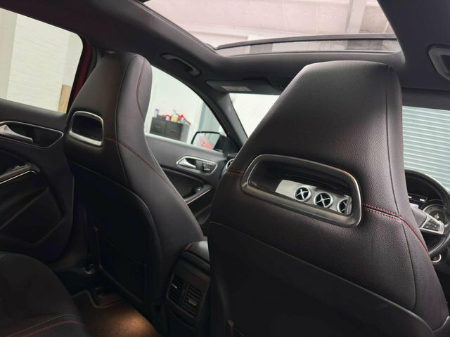 Mercedes-Benz GLA Class 220D 4Matic Amg Line Black #21