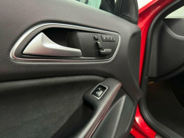 Mercedes-Benz GLA Class 220D 4Matic Amg Line Black #28