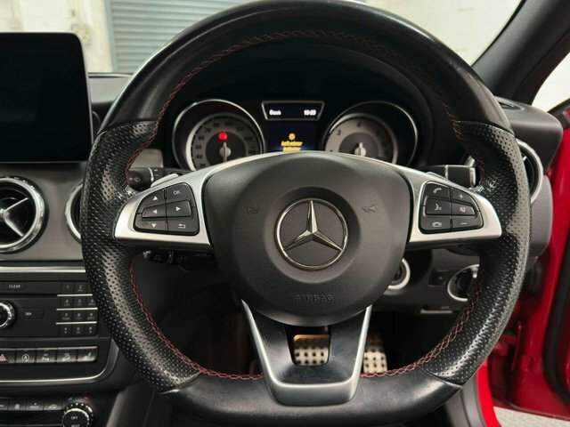 Mercedes-Benz GLA Class 220D 4Matic Amg Line Black #13