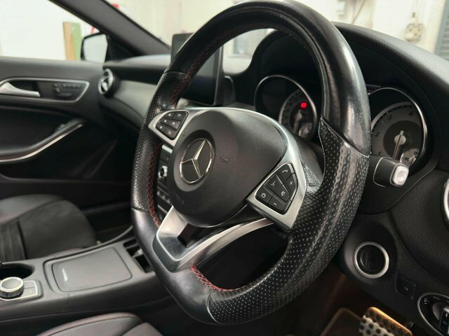 Mercedes-Benz GLA Class 220D 4Matic Amg Line Black #8