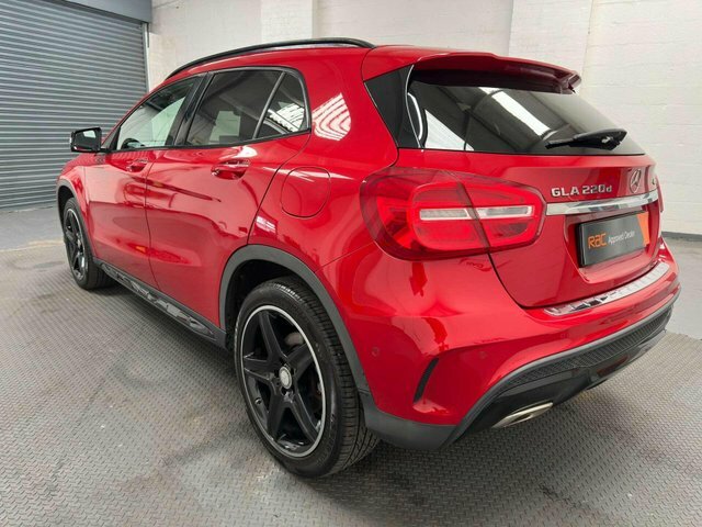 Mercedes-Benz GLA Class 2.1 Gla220d Amg Line Premium Plus Suv Red #2