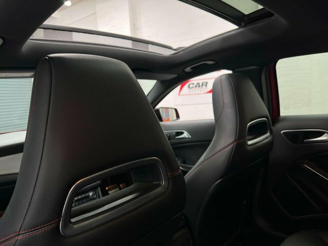 Mercedes-Benz GLA Class 220D 4Matic Amg Line Black #25
