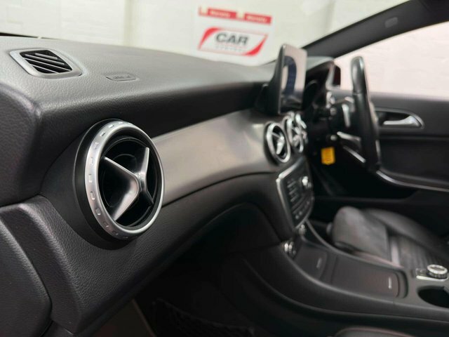 Mercedes-Benz GLA Class 220D 4Matic Amg Line Black #33