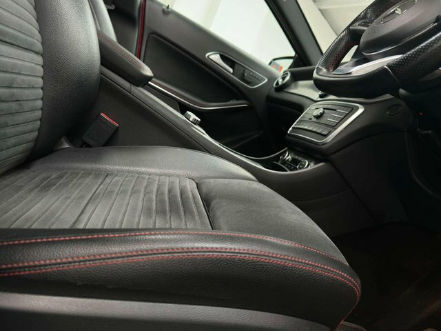 Mercedes-Benz GLA Class 220D 4Matic Amg Line Black #11