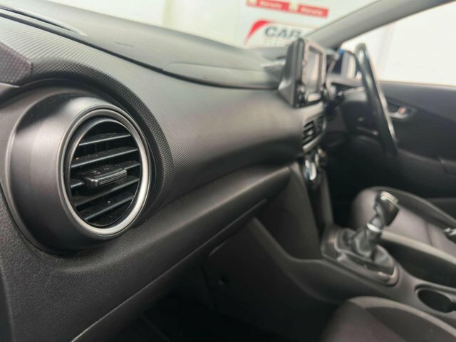 Hyundai Kona Premium Black #30