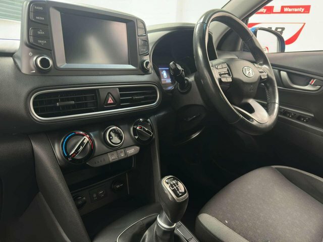 Hyundai Kona Premium Black #32