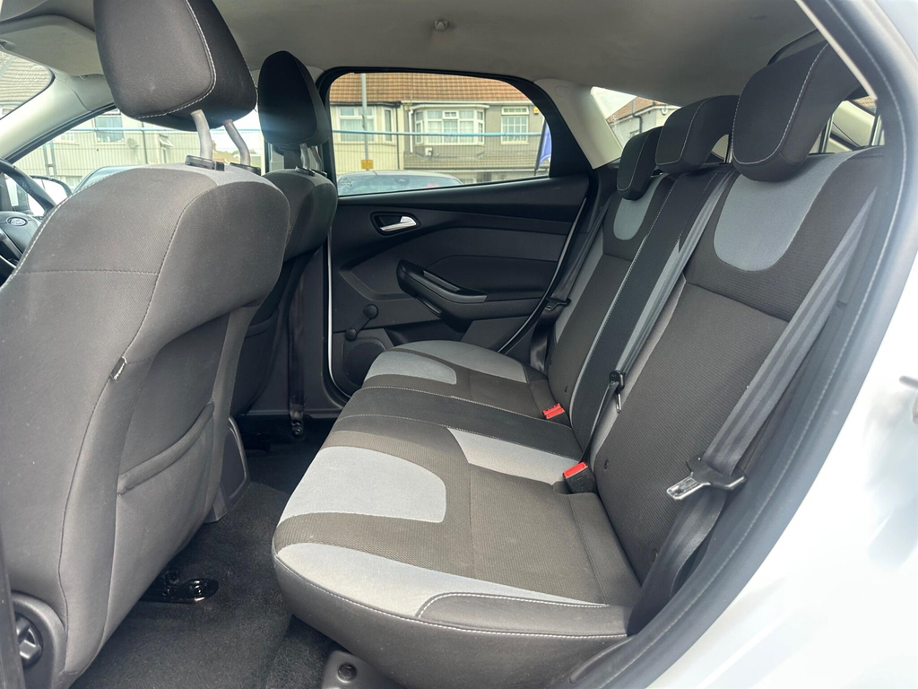 Ford Focus Zetec 5-Door Black #15