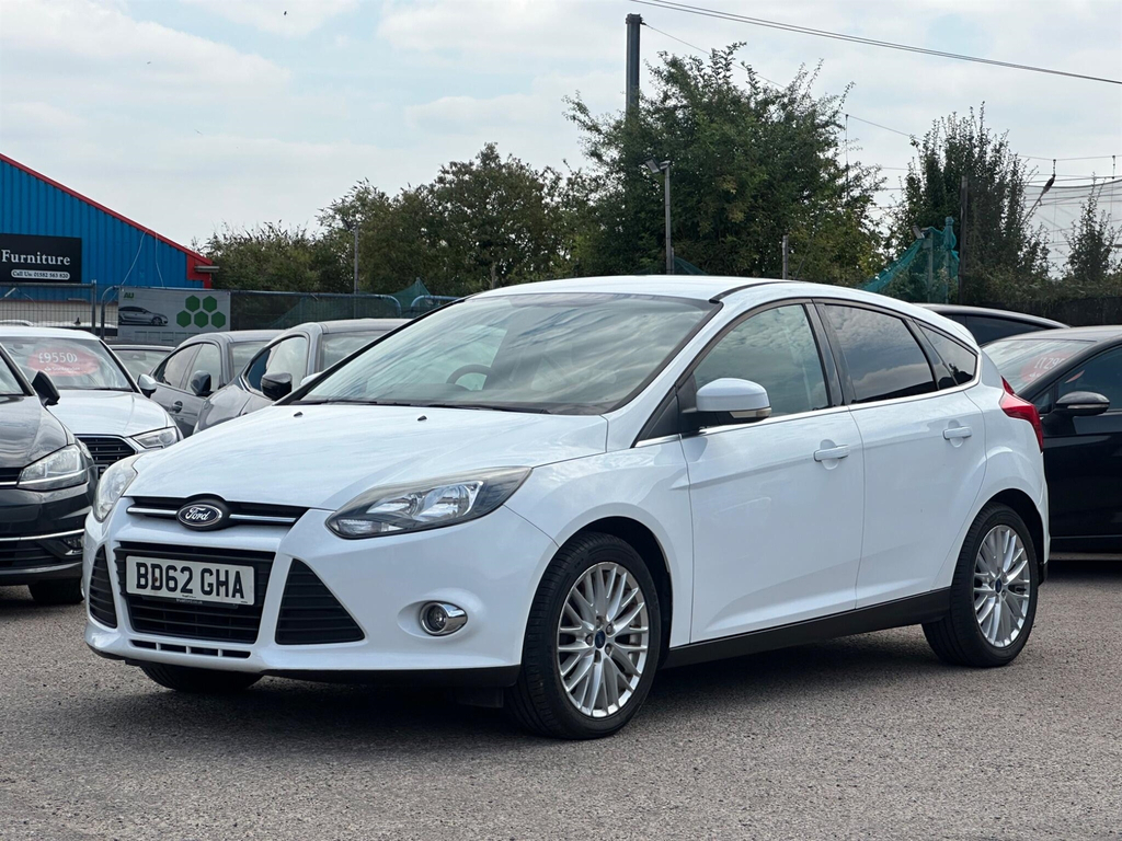 Ford Focus Zetec 5-Door Black #3