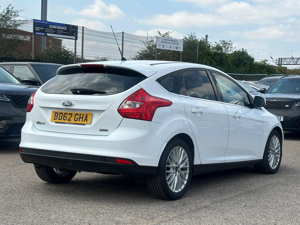 Ford Focus Zetec 5-Door Black #5