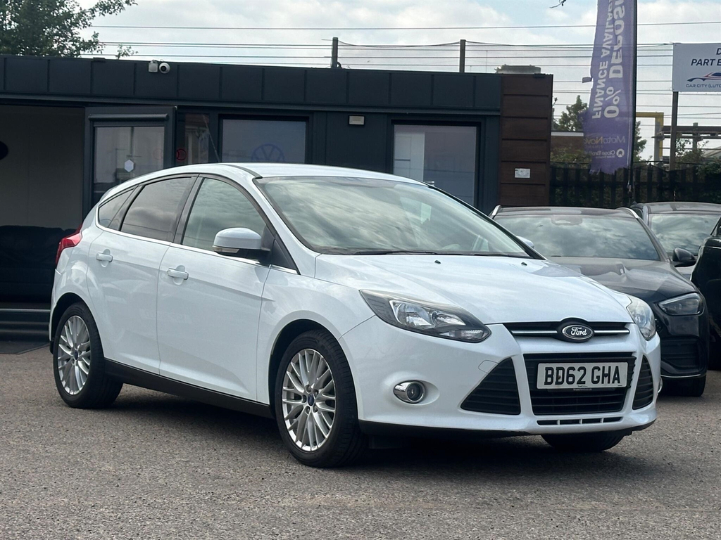 Ford Focus Zetec 5-Door Black #1