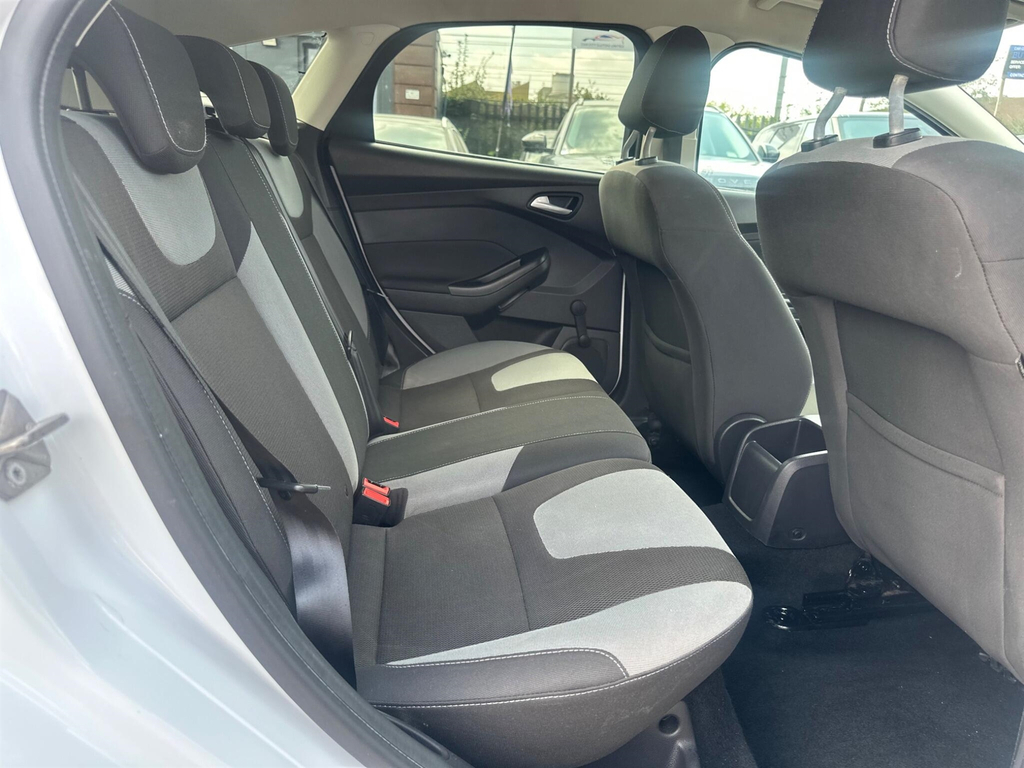 Ford Focus Zetec 5-Door Black #14