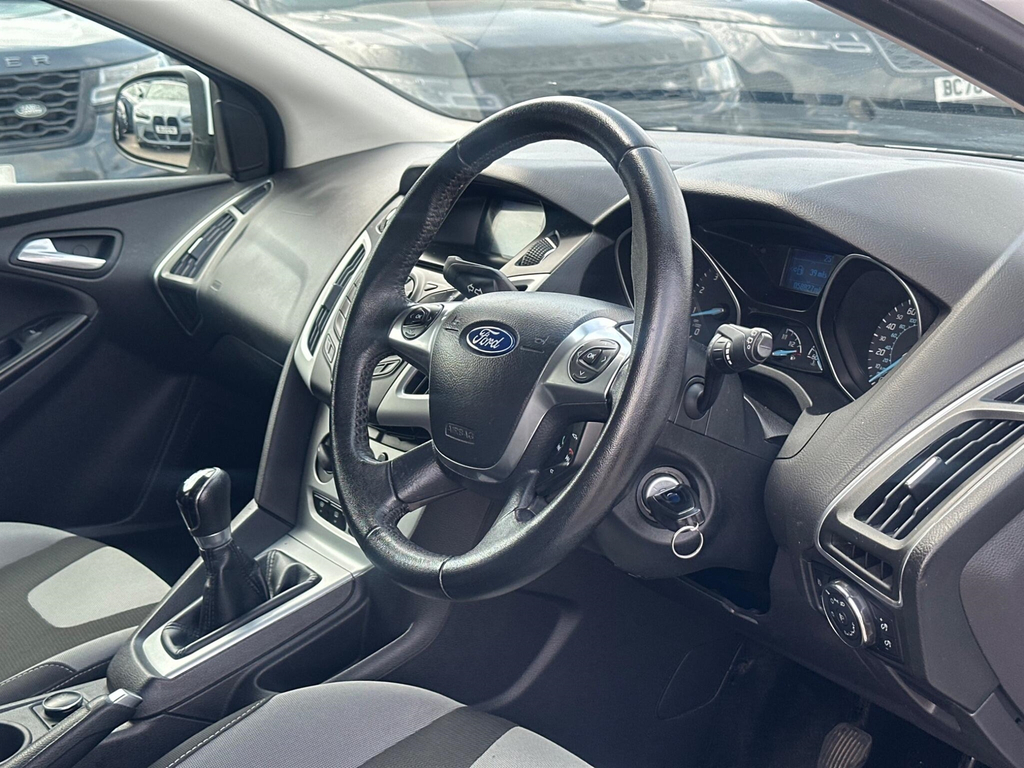 Ford Focus Zetec 5-Door Black #12
