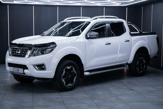 Nissan Navara 2.3 Dci Tekna Pickup Double Cab 4W White #2