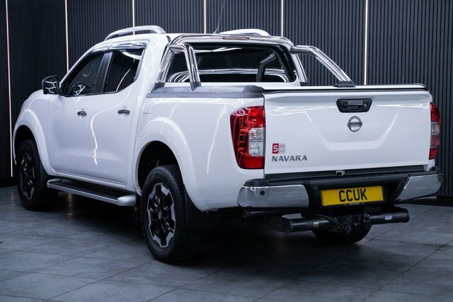 Nissan Navara 2.3 Dci Tekna Pickup Double Cab 4W White #6