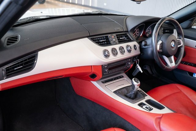 BMW Z4 2.0 Z4 Sdrive20i Black #25
