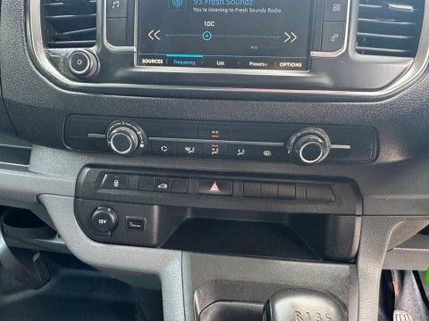 Peugeot Expert 2.0 L 2.0 Bluehdi 1400 Professional Standard Panel White #37