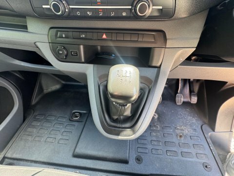 Vauxhall Vivaro 2.0 Turbo D 3100 Sportive Crew Van L2 H1 Euro 6 S Grey #28