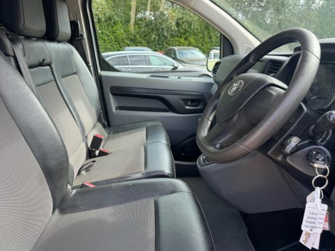 Toyota PROACE L2 Icon White #31