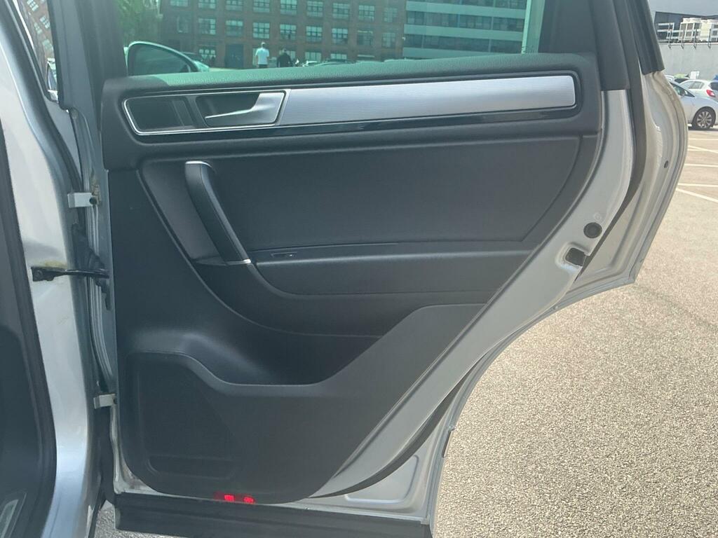 Volkswagen Touareg 3.0L V6 R-line Tdi Bluemotion Technology 2 Blue #30