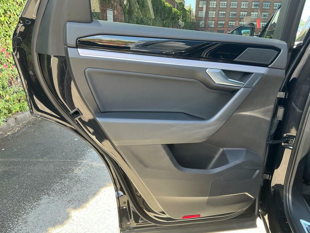 Volkswagen Touareg R-line Tech Grey #33