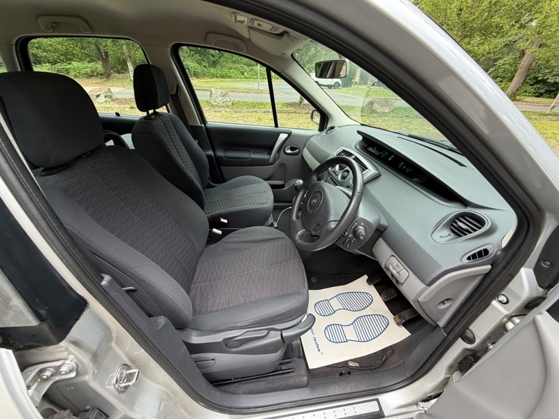 Renault Scenic Dynamique Vvt 111 Scenic Silver #4