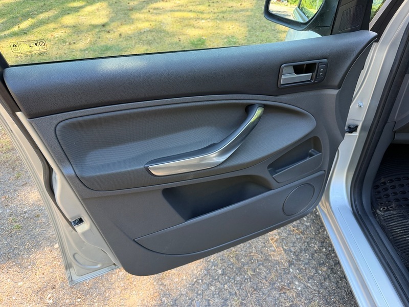 Ford C-Max 2.0 Titanium Silver #40