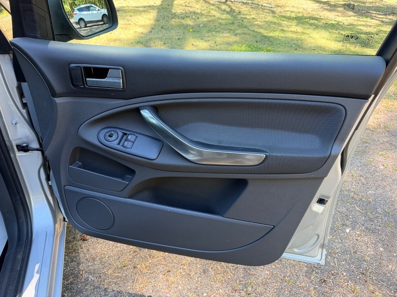 Ford C-Max 2.0 Titanium Silver #43