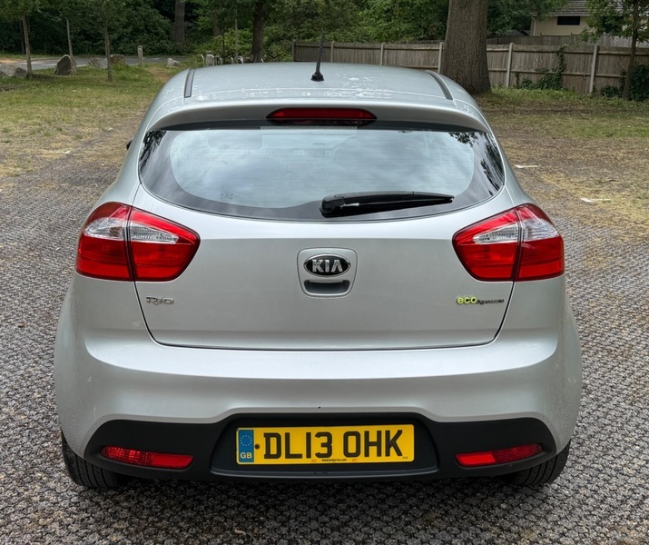 Kia RIO 1.2 2 83 Bhp1 Former Keeperalloysairconmedi White #10