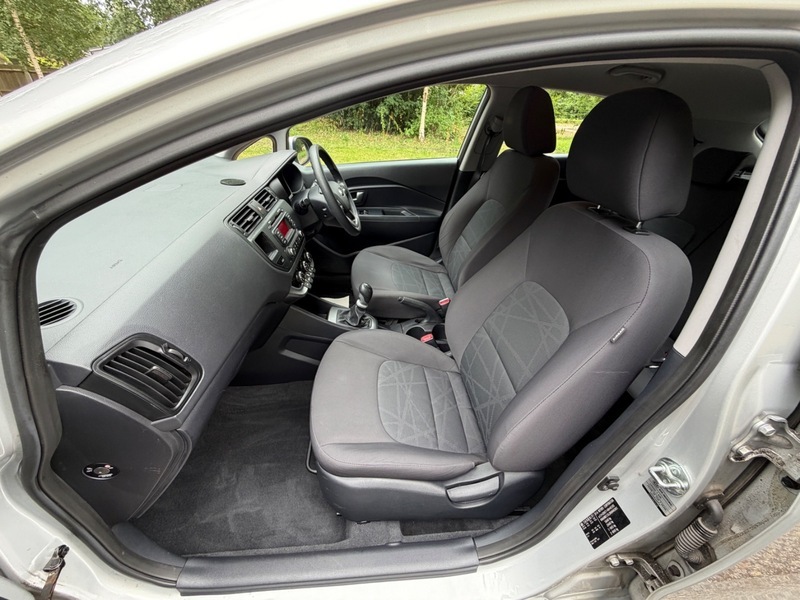 Kia RIO 1.2 2 83 Bhp1 Former Keeperalloysairconmedi White #34