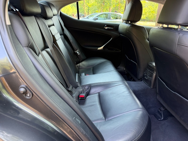 Lexus IS Se Grey #3