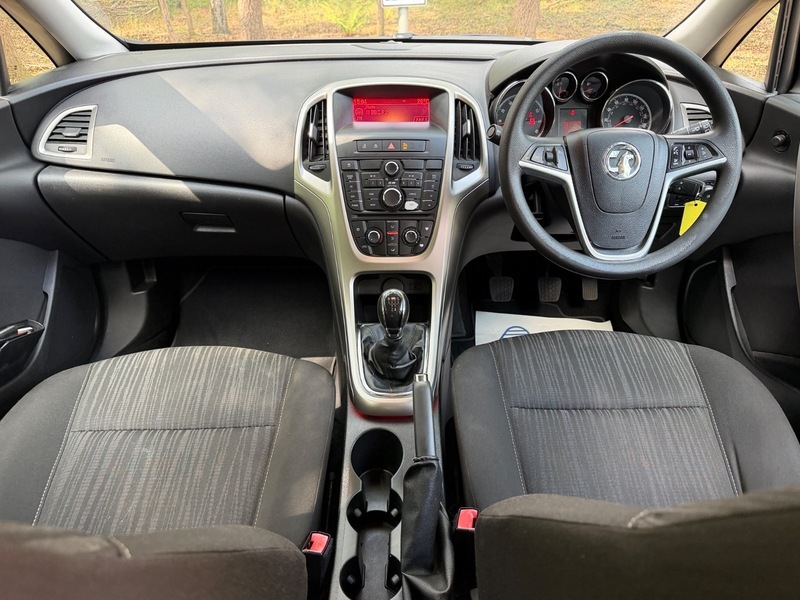 Vauxhall Astra Exclusiv Black #2