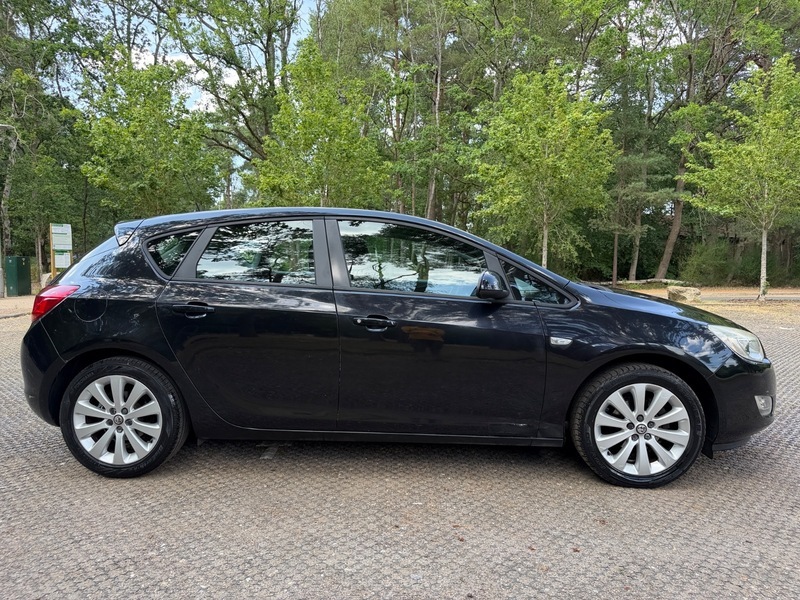 Vauxhall Astra Exclusiv Black #5