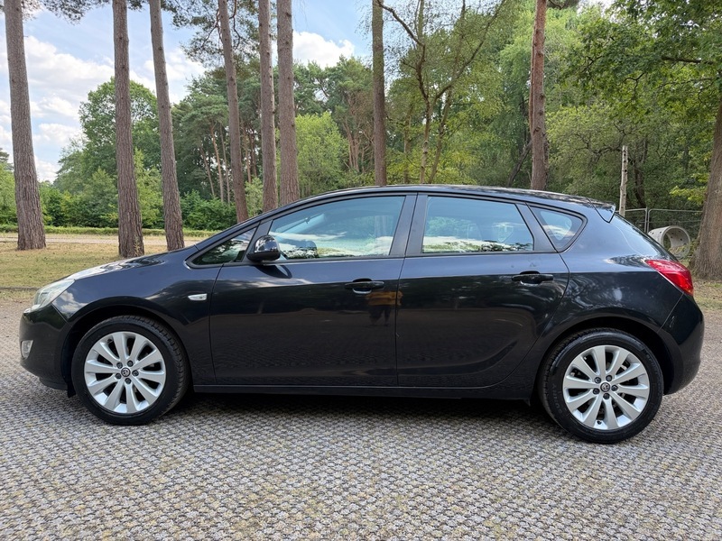 Vauxhall Astra Exclusiv Black #6