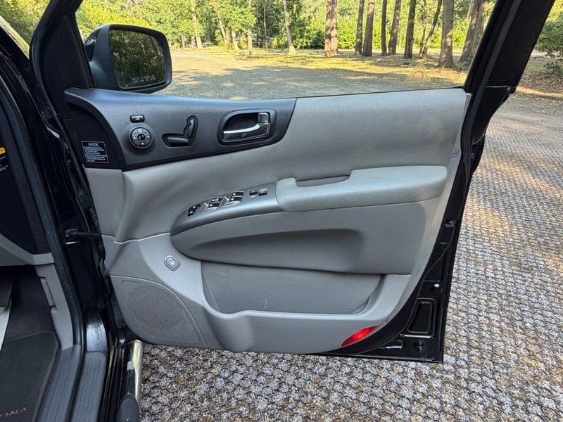 Kia Sedona 2.2 Crdi 2 7 Seats, Cracking Black #15
