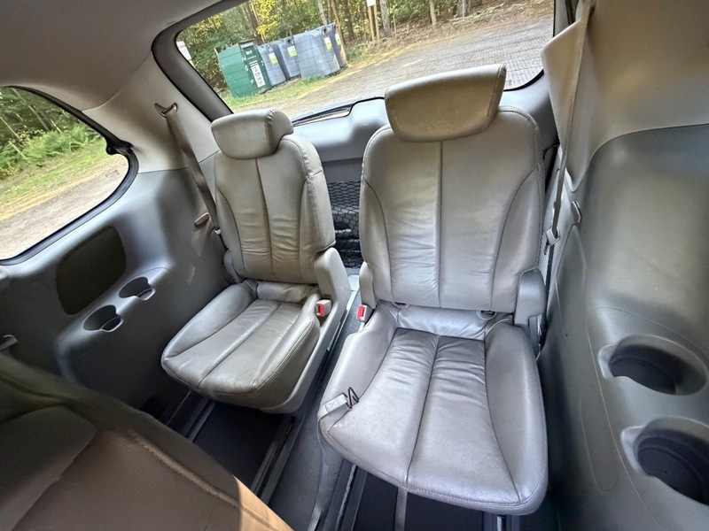 Kia Sedona Crdi 3 Black #6