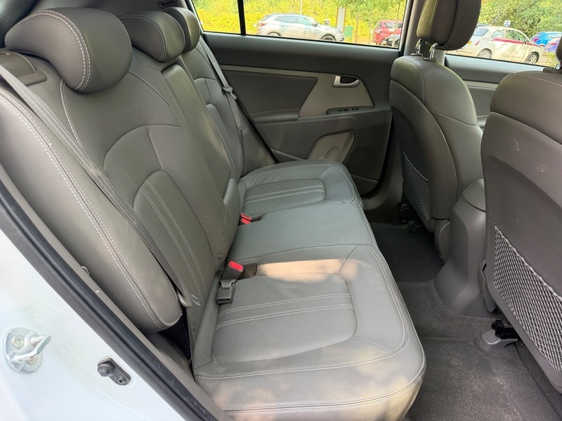 Kia Sportage Crdi Kx-4 White #3