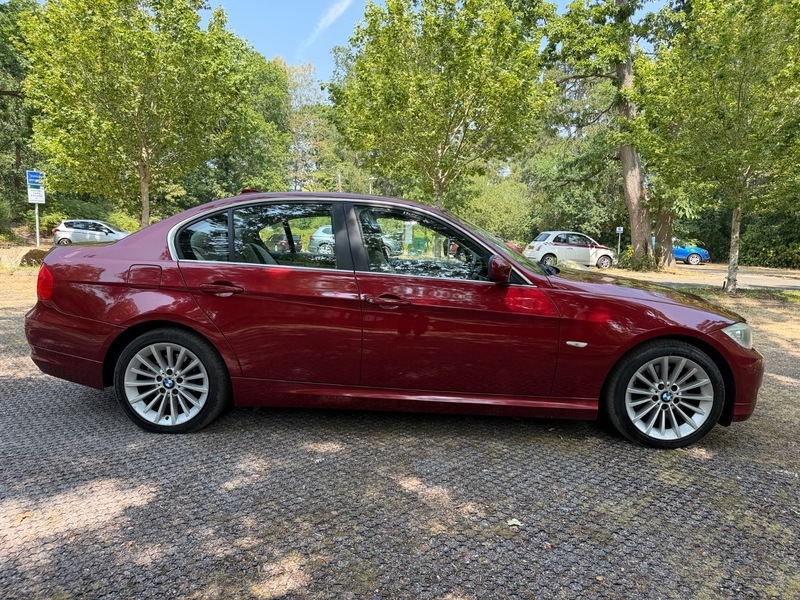 BMW 3 Series 320D Exclusive Edition Red #5