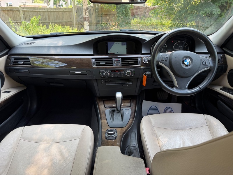 BMW 3 Series 320D Exclusive Edition Red #2