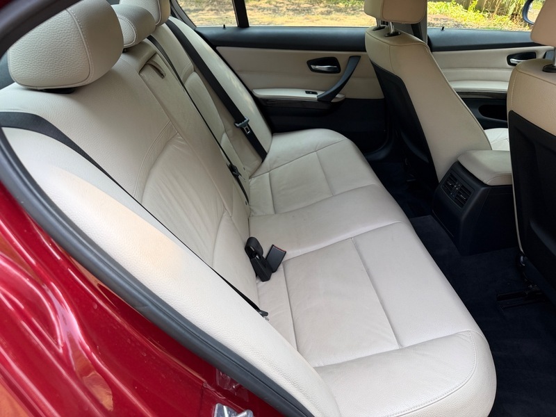 BMW 3 Series 320D Exclusive Edition Red #3