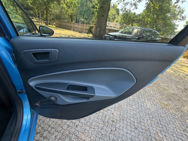 Ford Fiesta Hatchback 1.3 Edge 2011 Blue #21