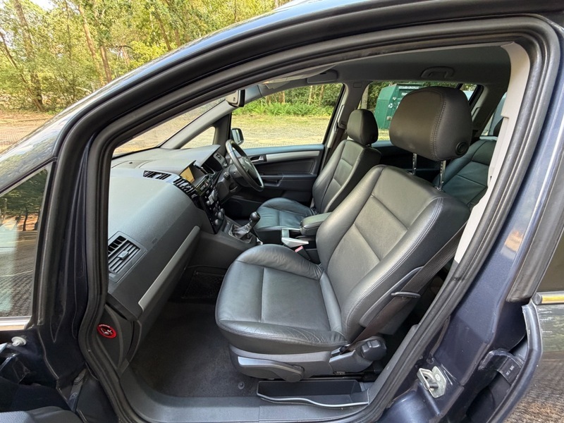 Vauxhall Zafira Mpv Silver #39