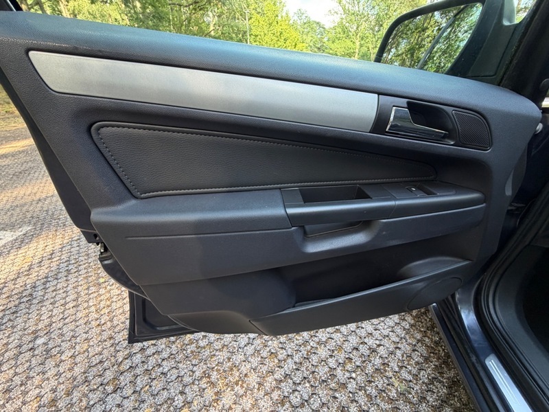 Vauxhall Zafira Mpv Silver #18