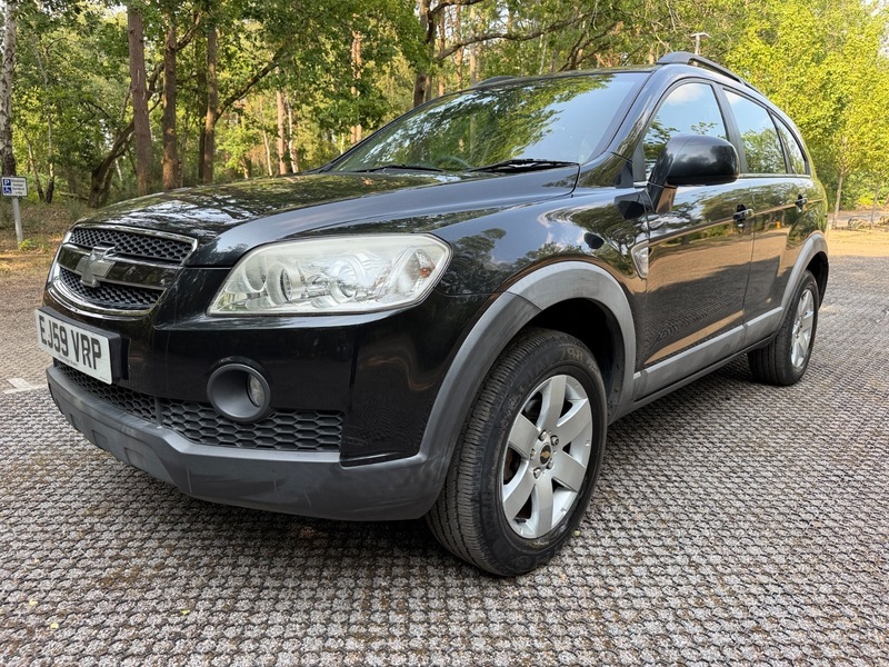 Chevrolet Captiva Black #7