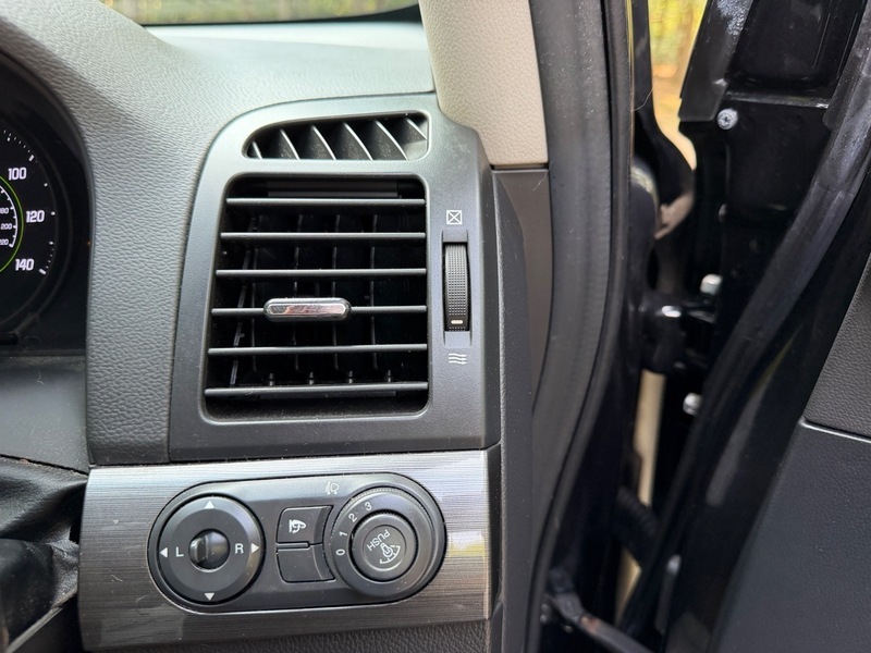 Chevrolet Captiva Black #32