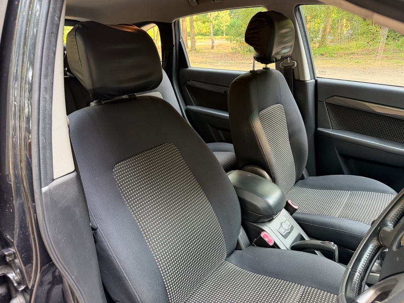 Chevrolet Captiva Black #20