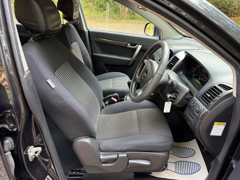 Chevrolet Captiva Black #15
